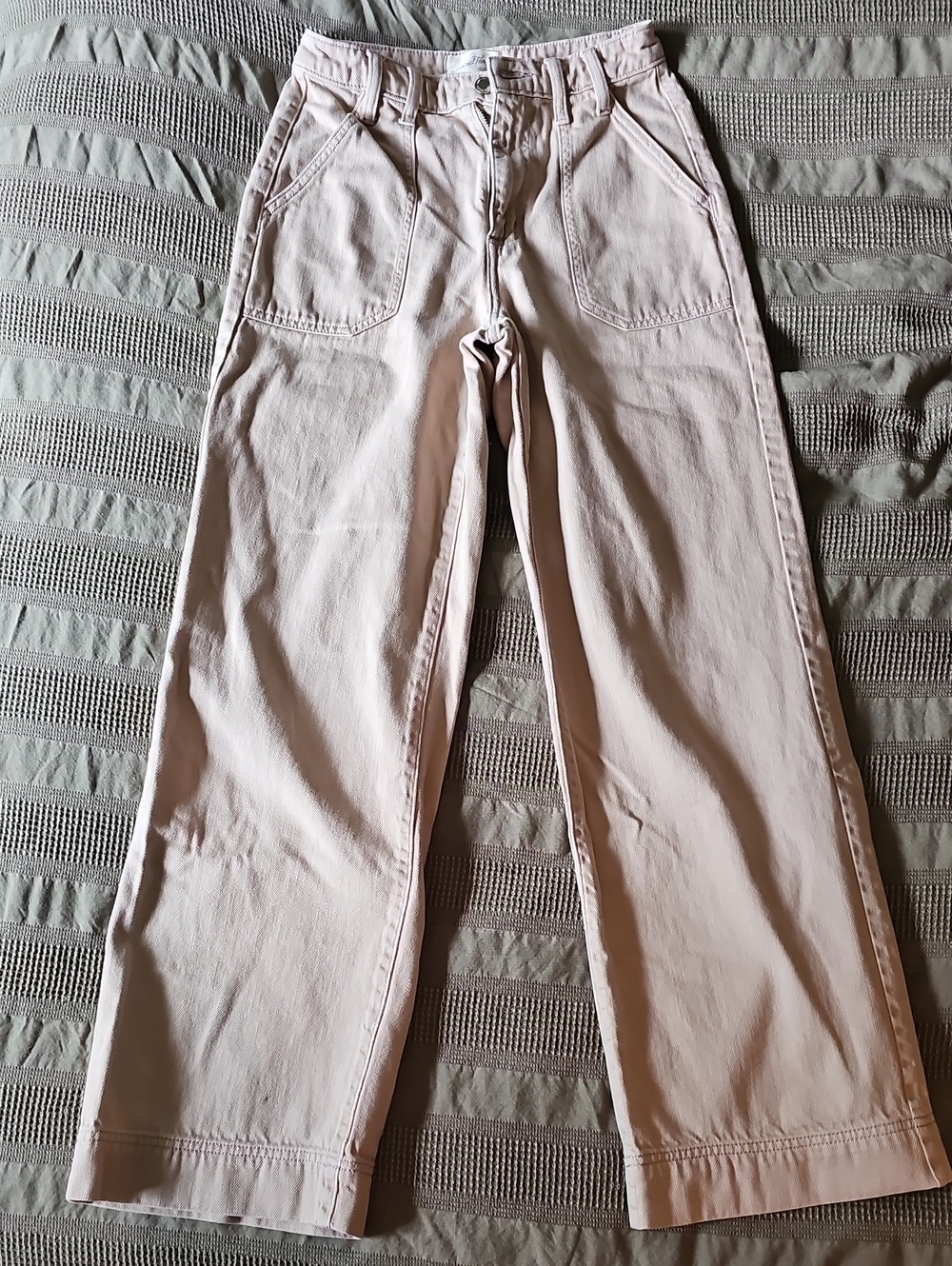 Universal Thread Wide-Leg High-Rise Jeans in Light Beige